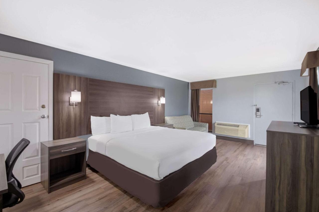 Econo Lodge Near The Domain - The Arboretum Austin Buitenkant foto