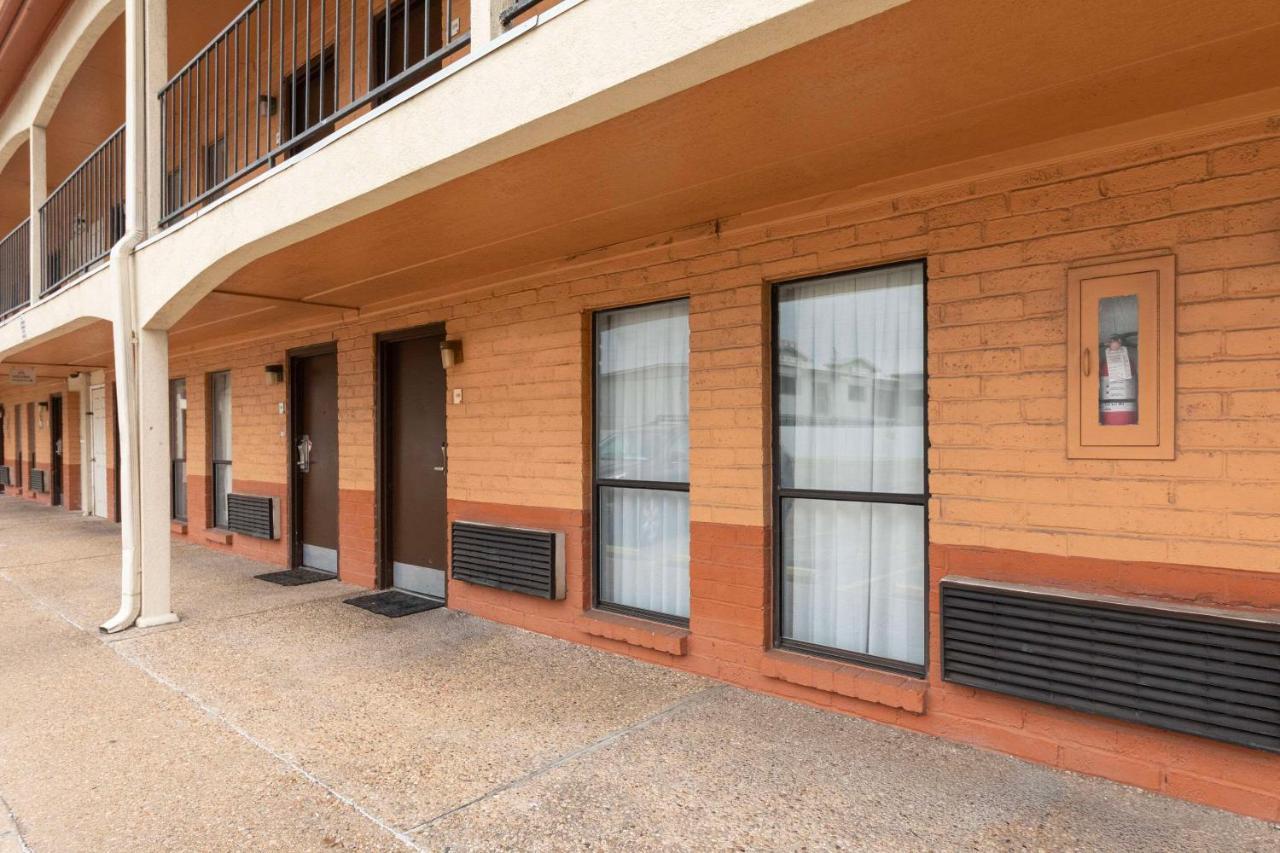 Econo Lodge Near The Domain - The Arboretum Austin Buitenkant foto