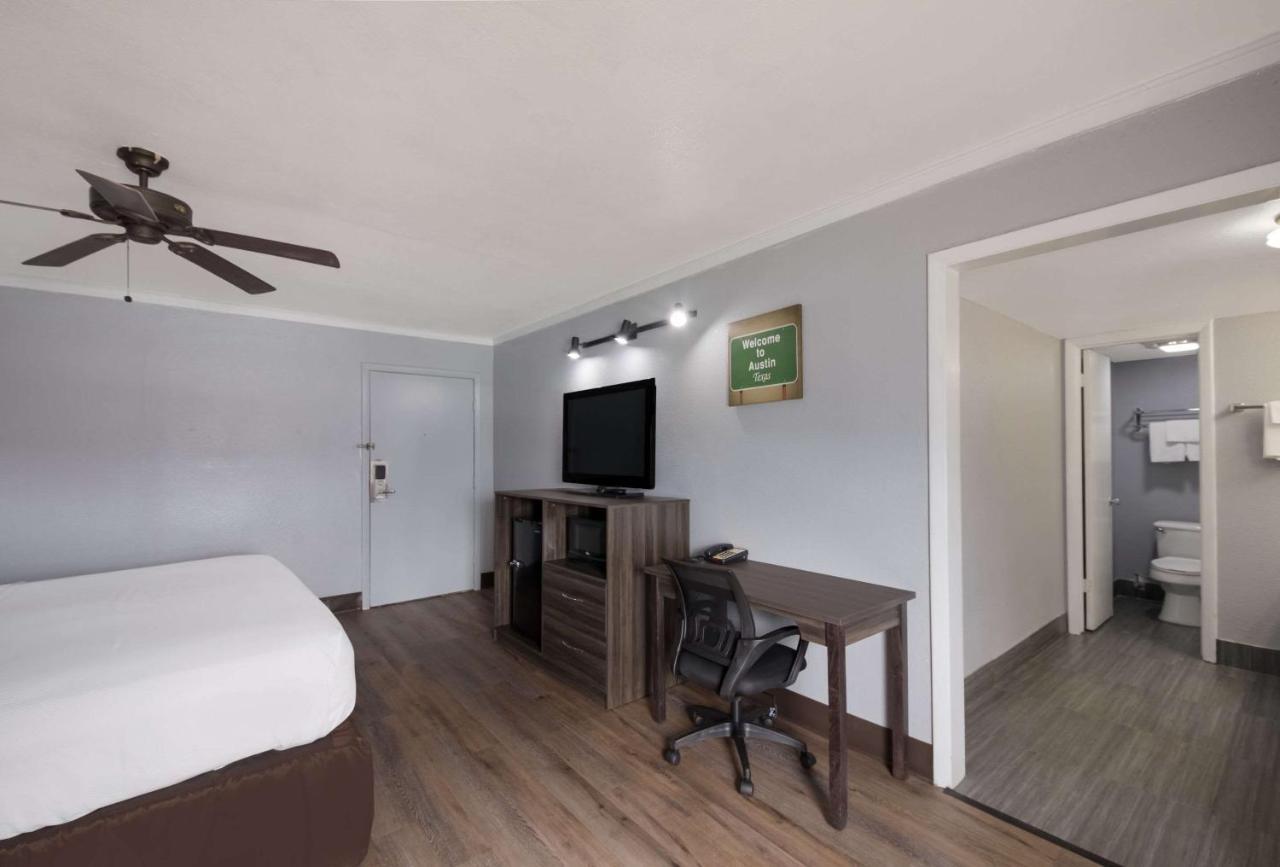 Econo Lodge Near The Domain - The Arboretum Austin Buitenkant foto